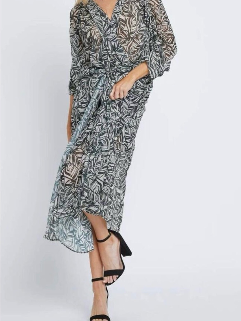 NEW MEET ME IN
SANTORINI sanctuary midi dress in black/white palm